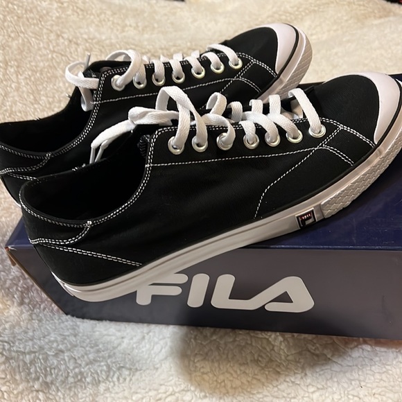 Fila Men’s sneakers   size 12 - Picture 3 of 5